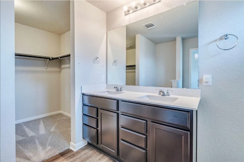 Building Photo - 303 Marimoor Dr