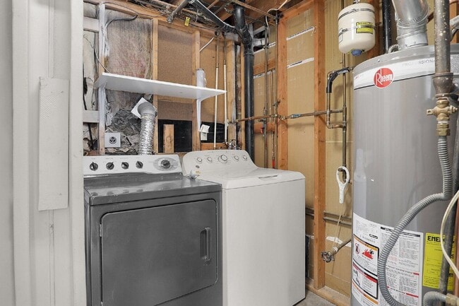 Building Photo - 512 Squire St