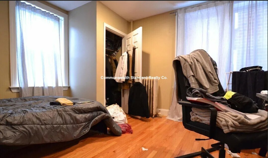 Building Photo - 60 Egmont St