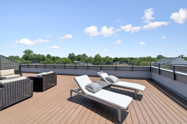 Building Photo - Experience refined living in this beautifu...