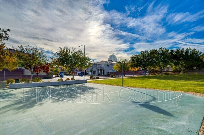Building Photo - 8912 Ochoa St