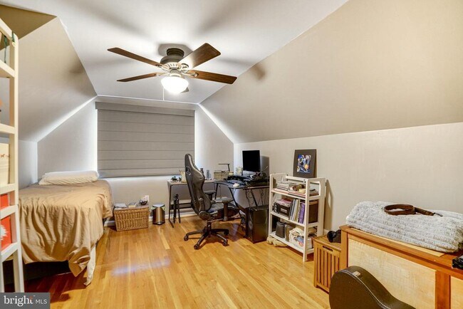 Building Photo - 5605 Eastbourne Dr
