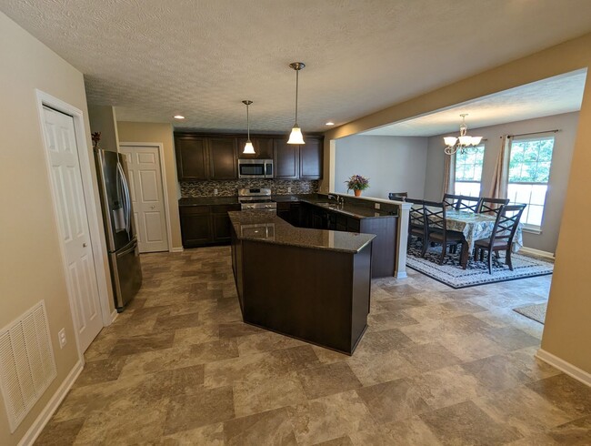 Building Photo - Beautiful 4 Bedroom Home in Amherst Schools.