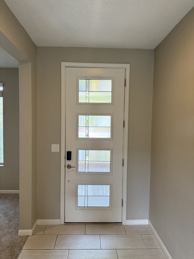 Building Photo - 6624 Yawkey Way NE