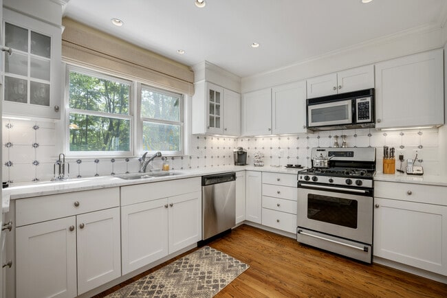 Building Photo - 268 Under Mountain Rd