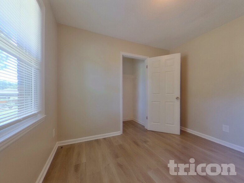 Building Photo - 325 Cinda Leigh Dr