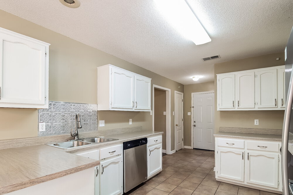 Building Photo - 455 Timber Way S