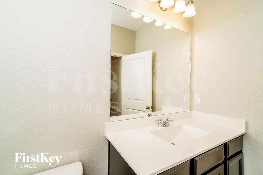 Building Photo - 13509 Sunrise Mdw