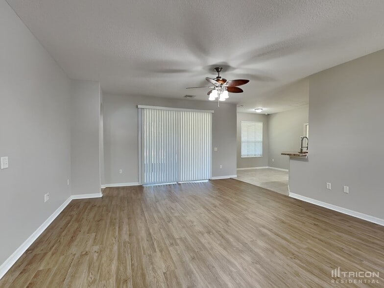 Building Photo - 36831 Queen Bee Ln