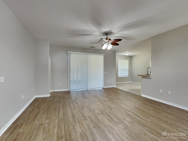 Building Photo - 36831 Queen Bee Ln
