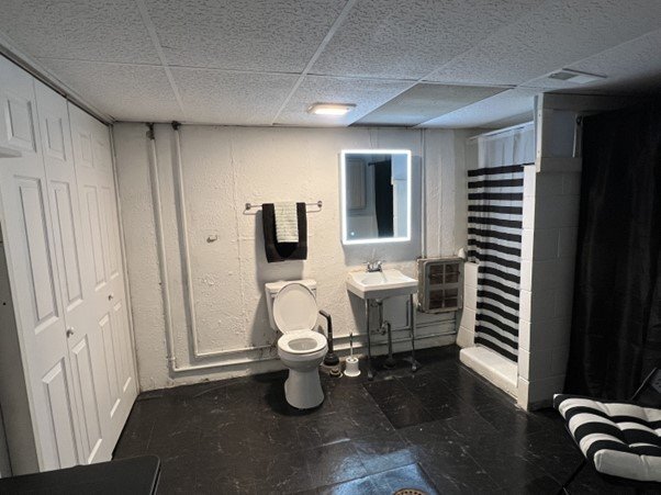 Building Photo - 317 S Pam Ave