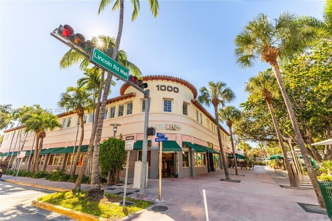 Building Photo - 1559 Michigan Ave