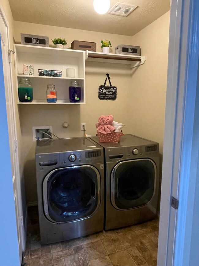 Washer Dryer Area - 1939 Manor Dr