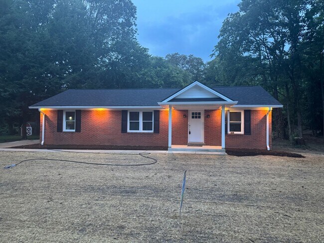 Building Photo - 4 Bed, 2.5 Bath with Park Access in the perfect location in Nicholasville! Stainless Steel Applia...