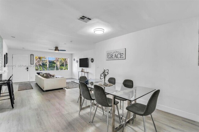 Building Photo - 230 NE 2nd Pl