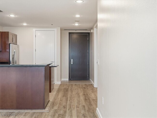 Building Photo - 4575 Dean Martin Dr