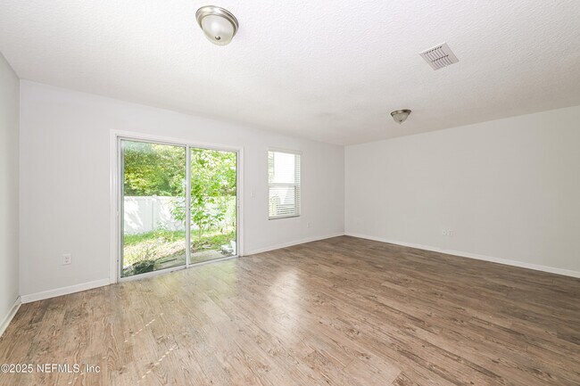 Building Photo - 548 Eiseman Wy