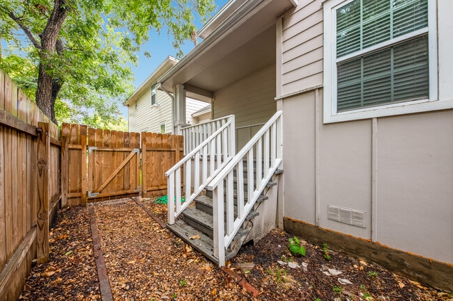 Building Photo - 2809 E 22nd St