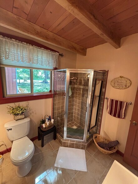 Bathroom - 4045 Caribon St