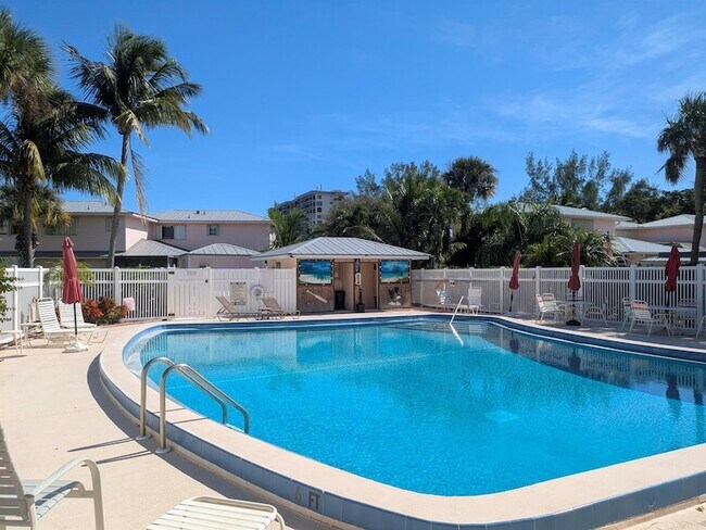 Building Photo - 1772 Gulfstream Ave