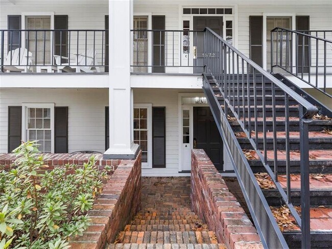 Building Photo - 1872 Wycliff Rd NW