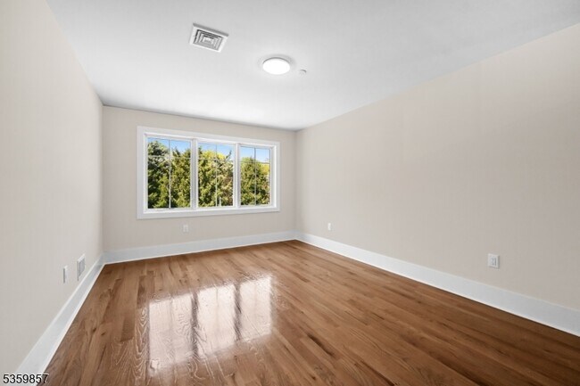 Building Photo - 162 Closter Dock Rd