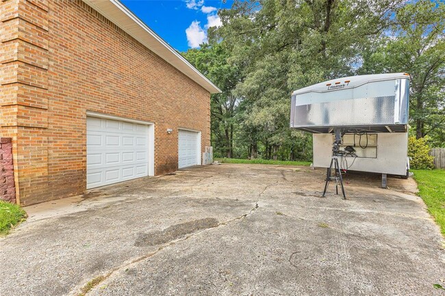 Building Photo - 140 Livingston Cir