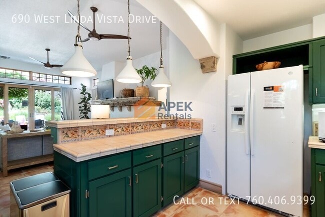 Building Photo - 690 W Linda Vista Dr