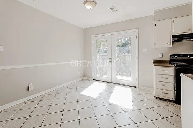 Building Photo - 3536 Torbay Dr