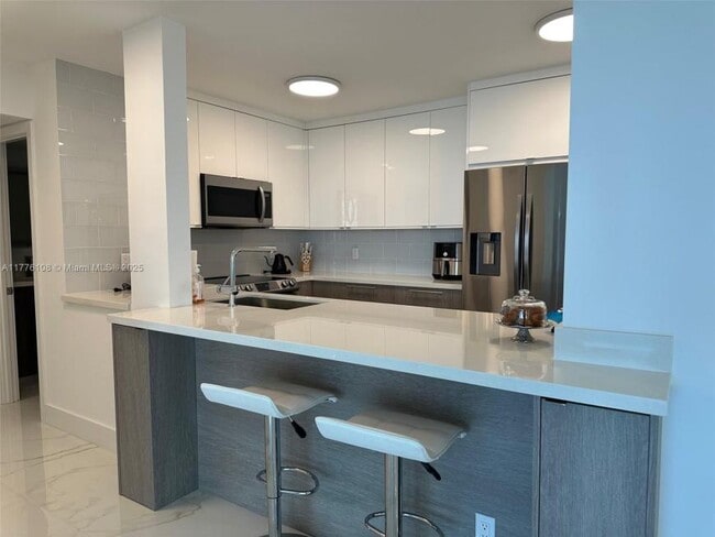 Building Photo - 2 bedroom in Sunny Isles Beach FL 33160