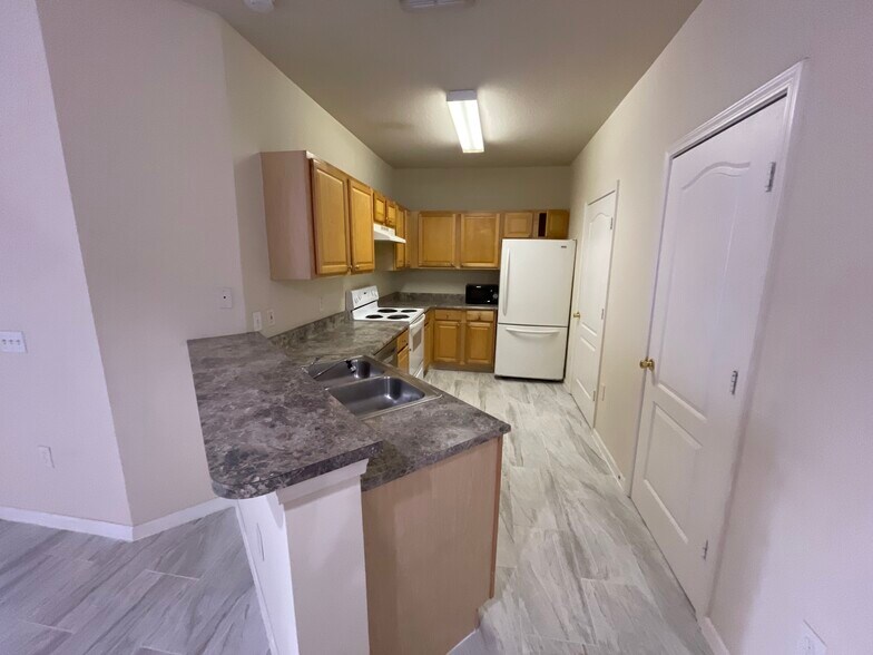 Building Photo - 18108 VILLA CREEK Dr