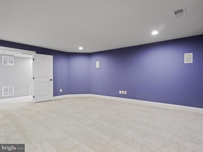 Building Photo - 41595 Revival Dr