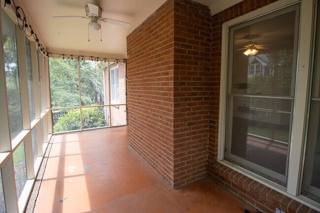 Building Photo - 2220 Montclair Dr