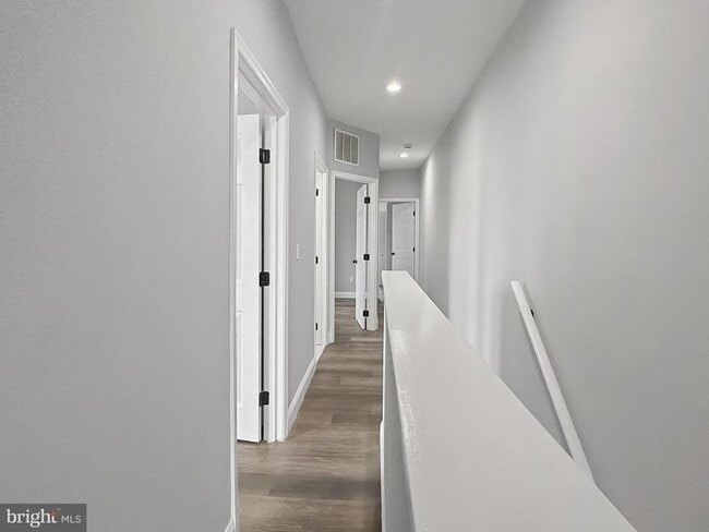 Building Photo - 733 N Linwood Ave