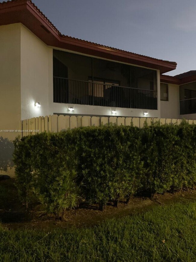Building Photo - 9656 SW 138th Ave