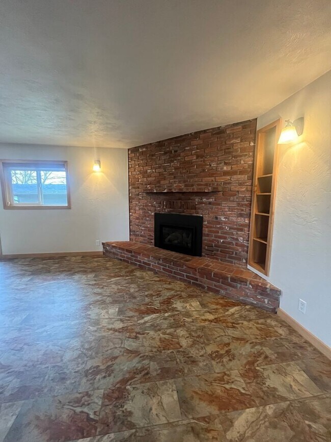 Building Photo - 3-Bedroom 2-Bathroom home in Coburg