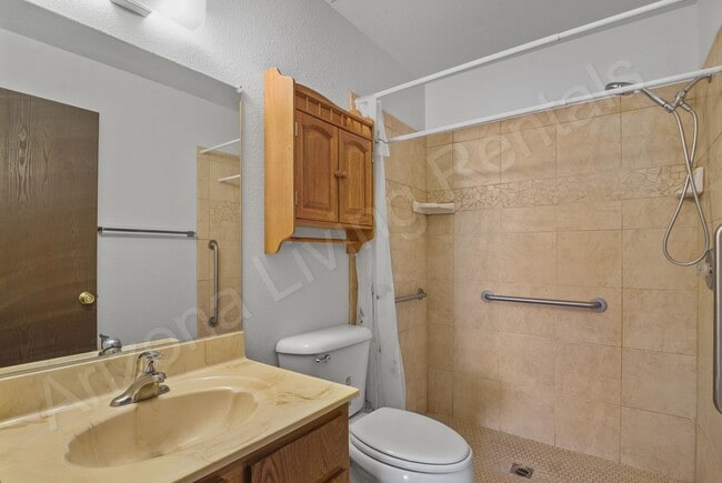 Building Photo - CENTRALLY LOCATED 1 BEDROOM CONDO