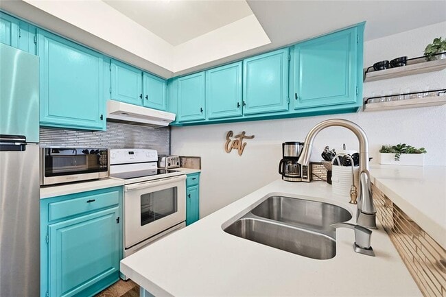 Building Photo - 115 Comanche Dr