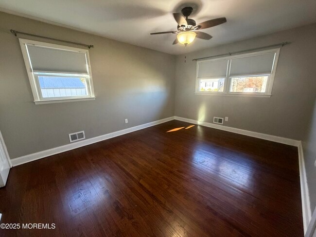 Building Photo - 710 Dow Ave