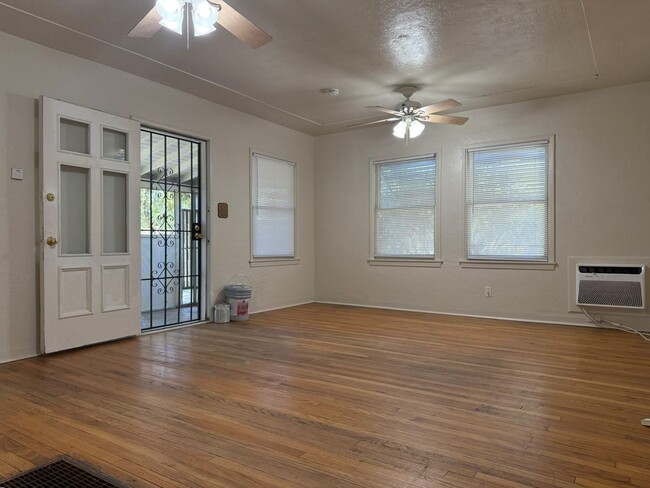 Building Photo - Cozy 3 bedroom/1 bath for rent