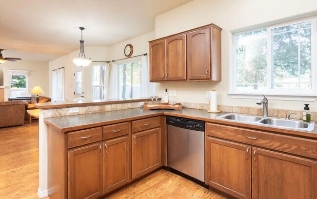 Building Photo - Spacious 4-Bedroom Home in Coeur d’Alene
