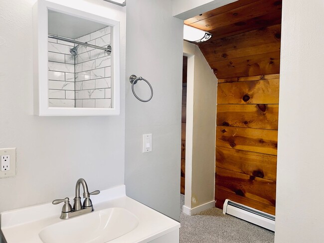 Building Photo - Charming, Remodeled 2 Bedroom + Loft Downt...