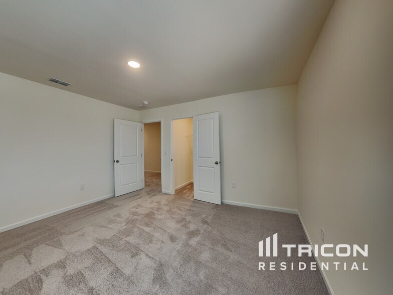 Building Photo - 208 Wild Daisy Wy