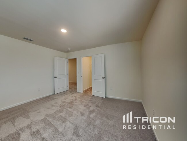 Building Photo - 208 Wild Daisy Wy