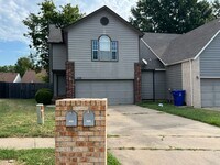 Building Photo - 1120 W Florence Ct