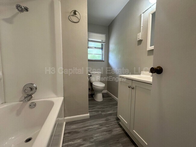 Building Photo - 219 N 48th St