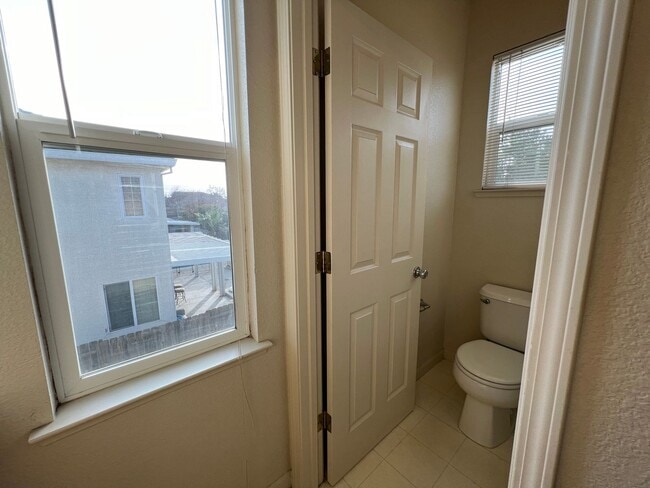 Building Photo - Large Two Story Crossroads Home!