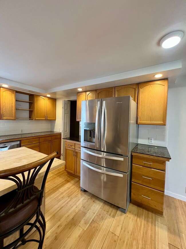 Building Photo - Charming 3-Bedroom Home in Fairbanks / Pet...