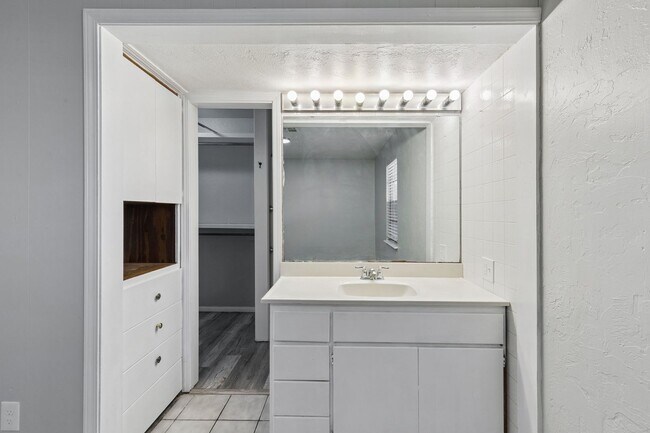 Building Photo - 3 bed, 2.5  bath house in Warr Acres