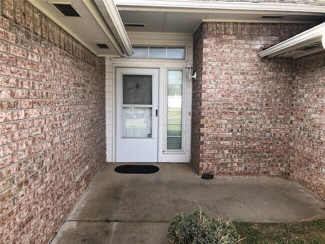 Building Photo - 2045 Rising Hill Dr